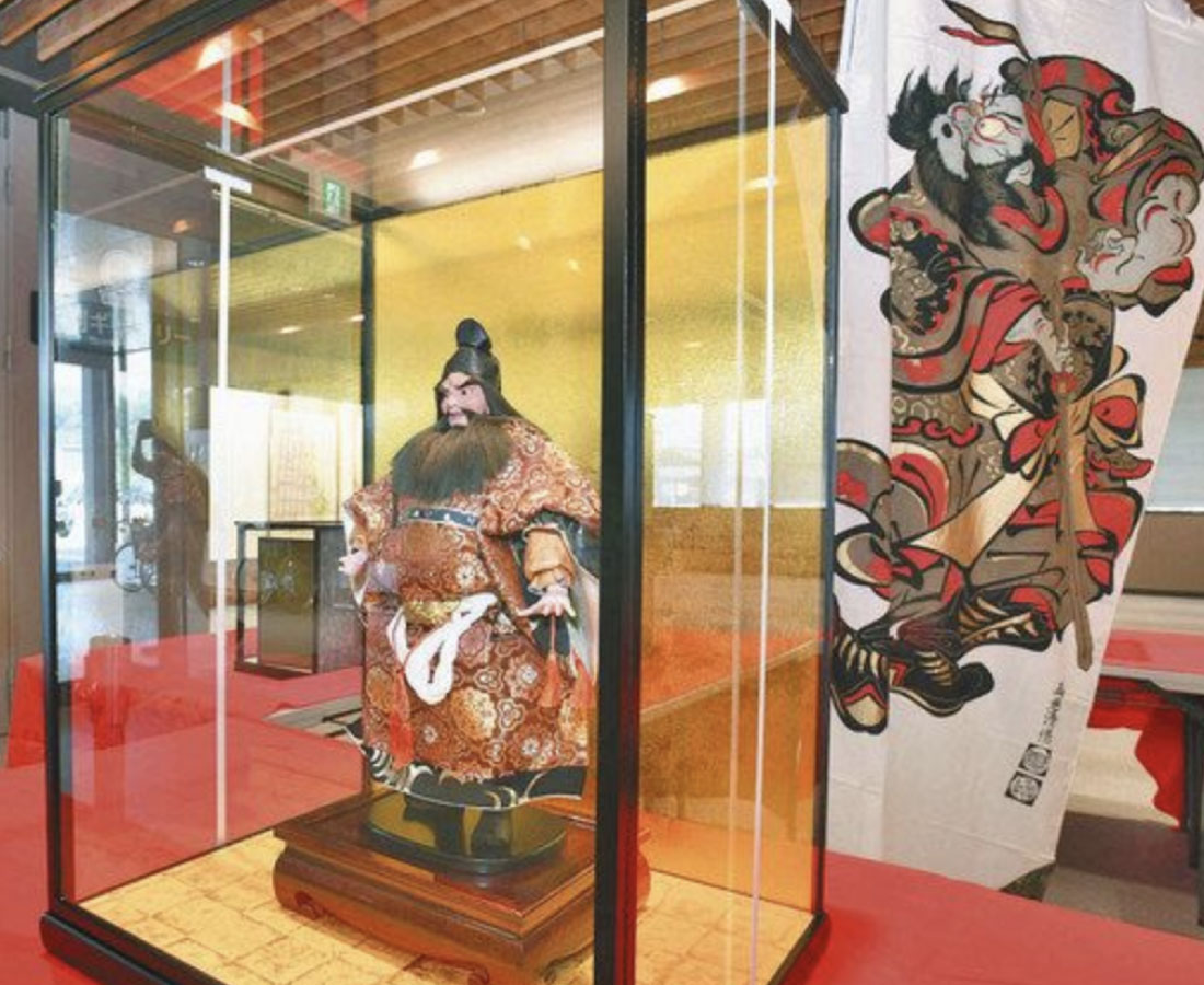 守り神にコロナ収束願う　大野市役所で人形展示