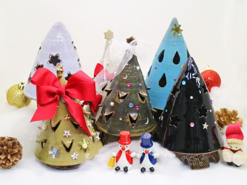 灯りがともるやきもののクリスマスツリーをデコろう