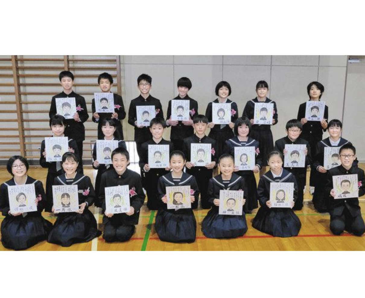 卒業生喜ぶ似顔絵色紙　坂井・鳴鹿小　担任、サプライズ激励