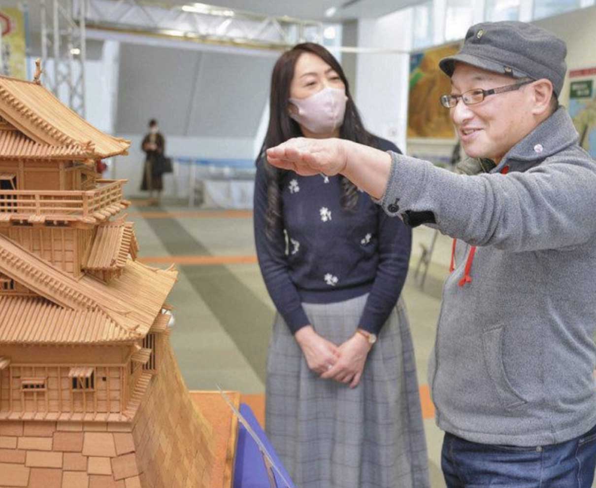 福井の城「見がいある」　春風亭昇太さん、名城展を見学