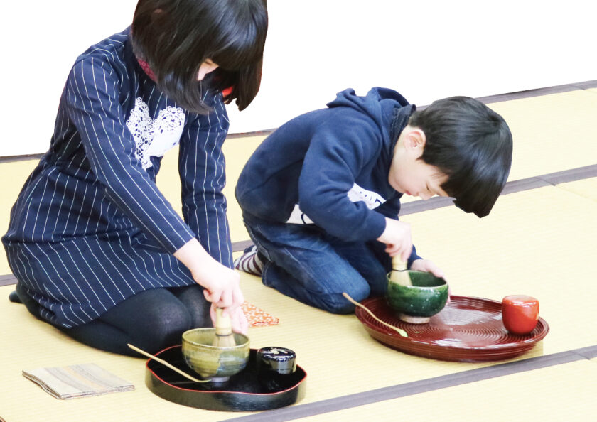 お父さんに美味しいお抹茶を点てましょう