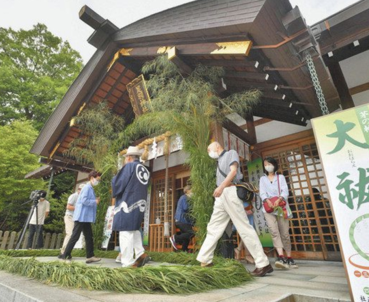 ８の字周回、汚れはらう　　足羽神社「夏越の大祓」