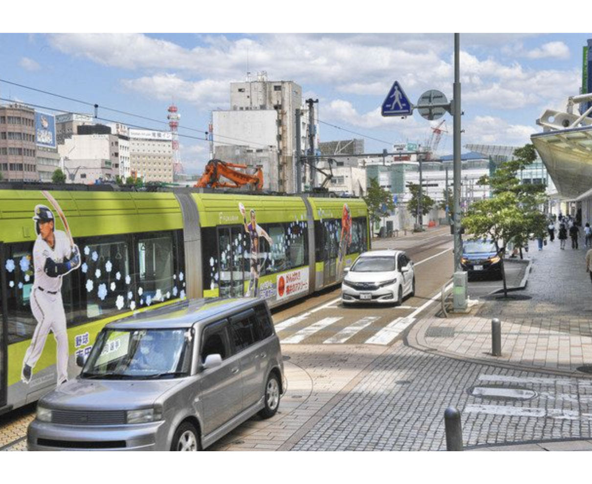 ラッピング電車　出発進行　五輪　福井ゆかりの選手応援