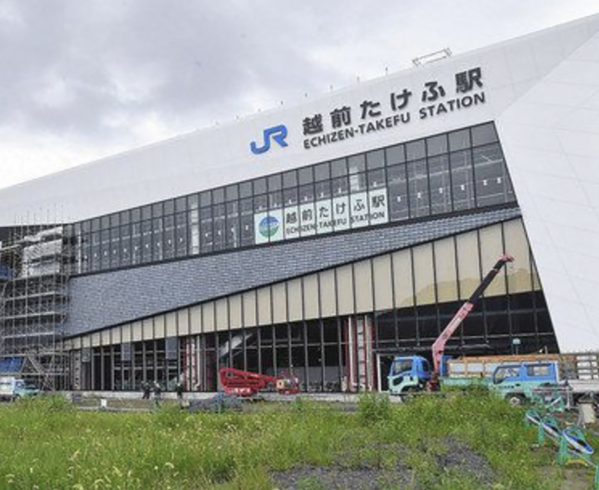 羽ばたくコウノトリ　越前たけふ駅舎　外観現る　来年夏完成へ