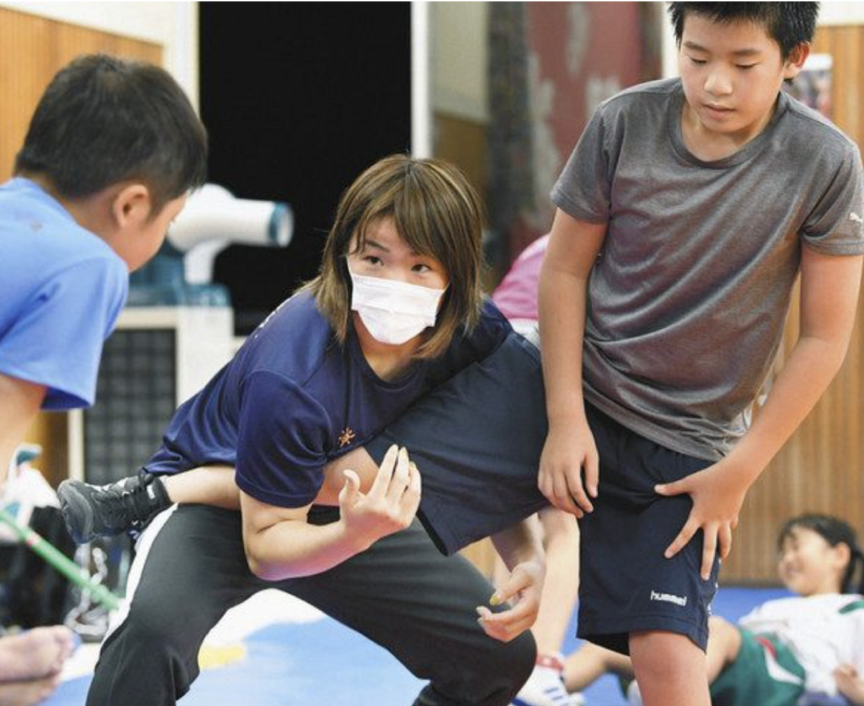 レスリング川井選手「金の技」直伝　敦賀市民になり指導も
