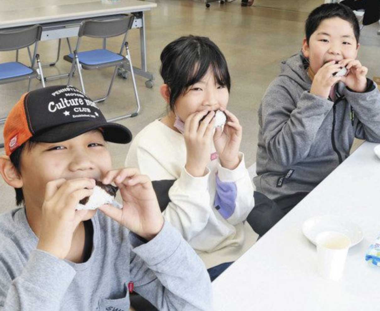 みんなで楽しく朝食会　福井・社南の有志　おむすび無償で