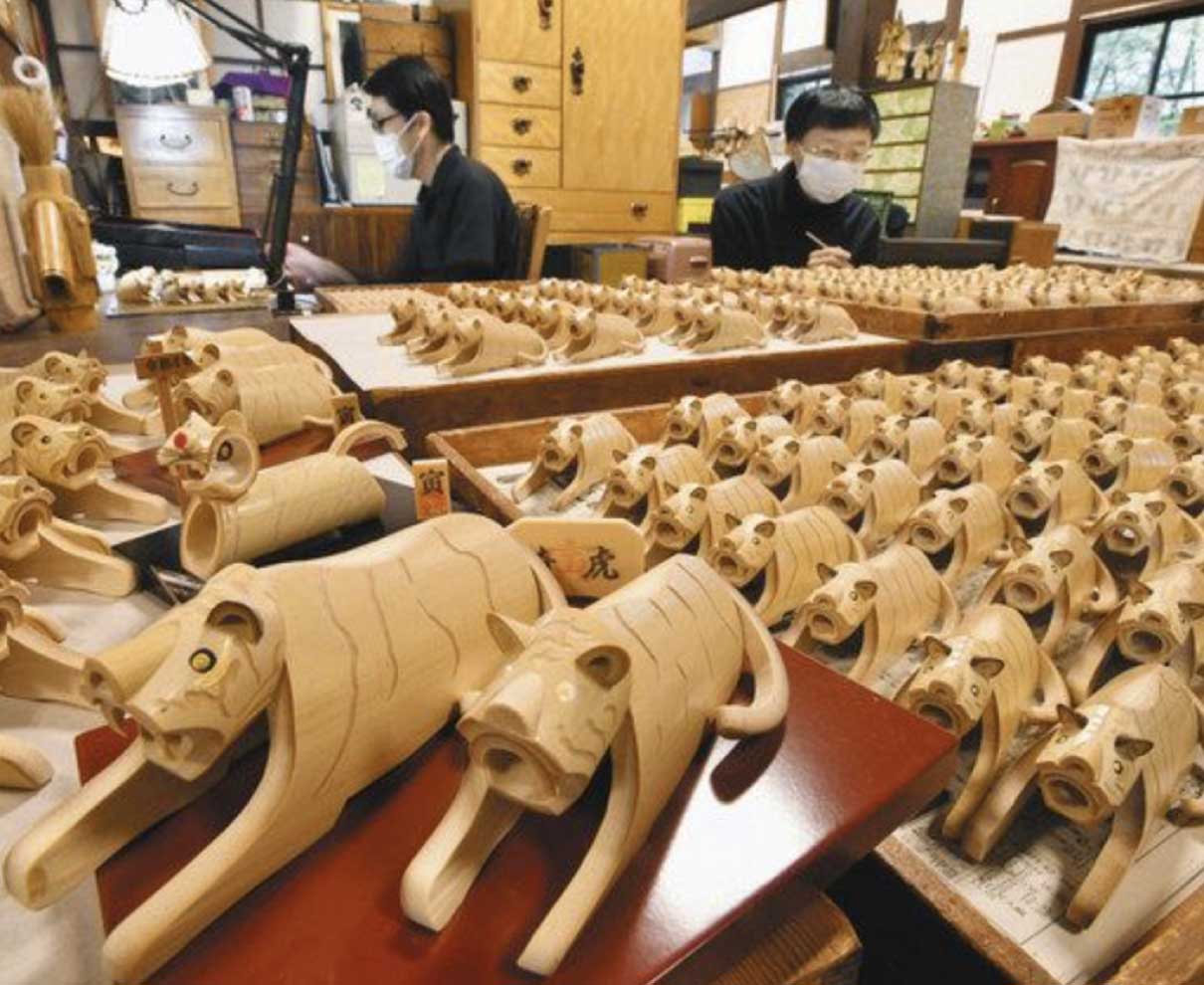 丸岡で干支の置物作り　竹の特長トラえた