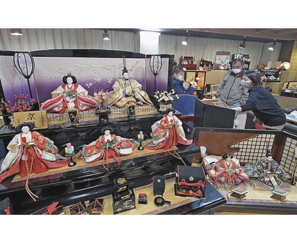 ひな人形　子や孫思い品定め　福井の店舗　商戦ピーク