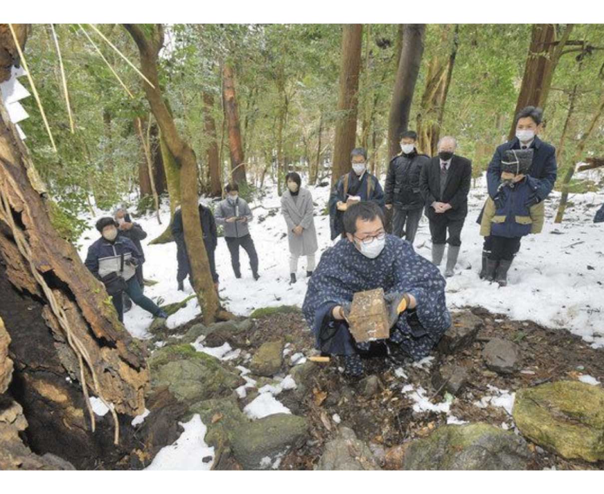 木箱取り出し農作物豊凶占う　小浜でオイケモノ神事