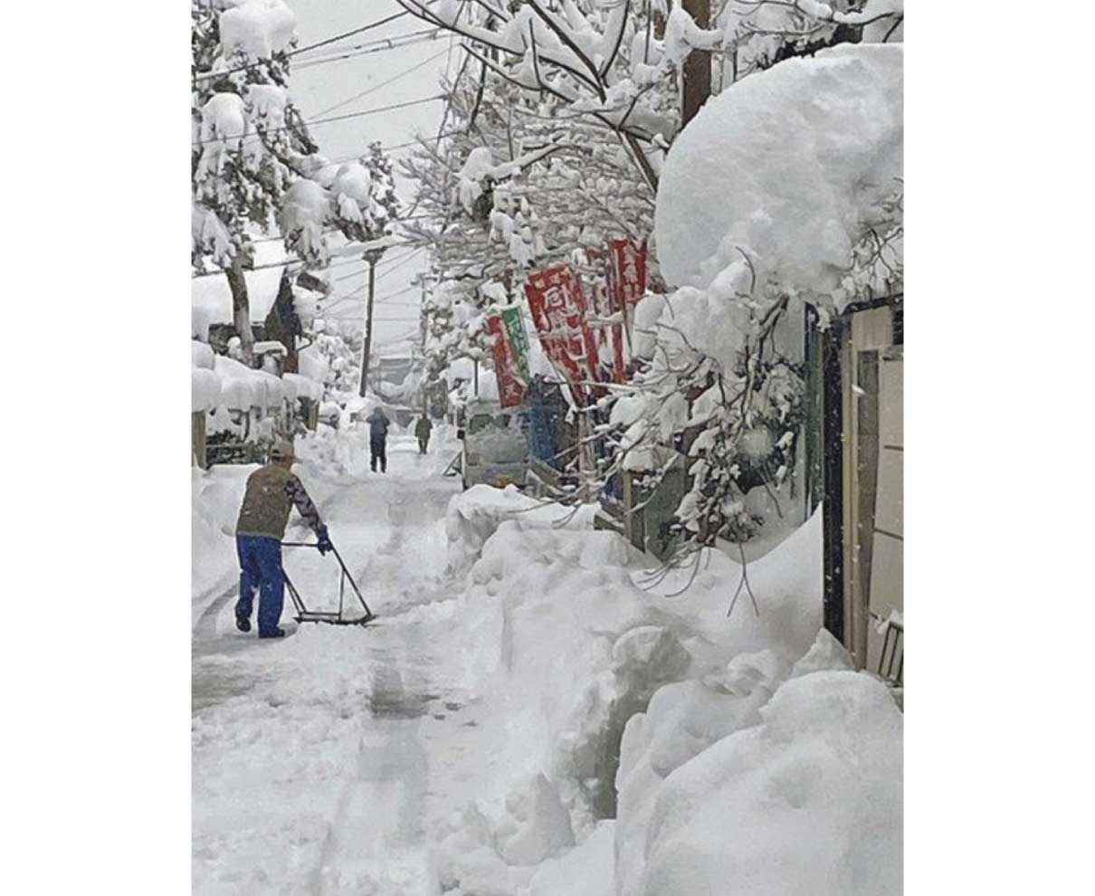 大野　日本一の降雪　きょう越美北線一部運休へ　丸１日で６４センチ