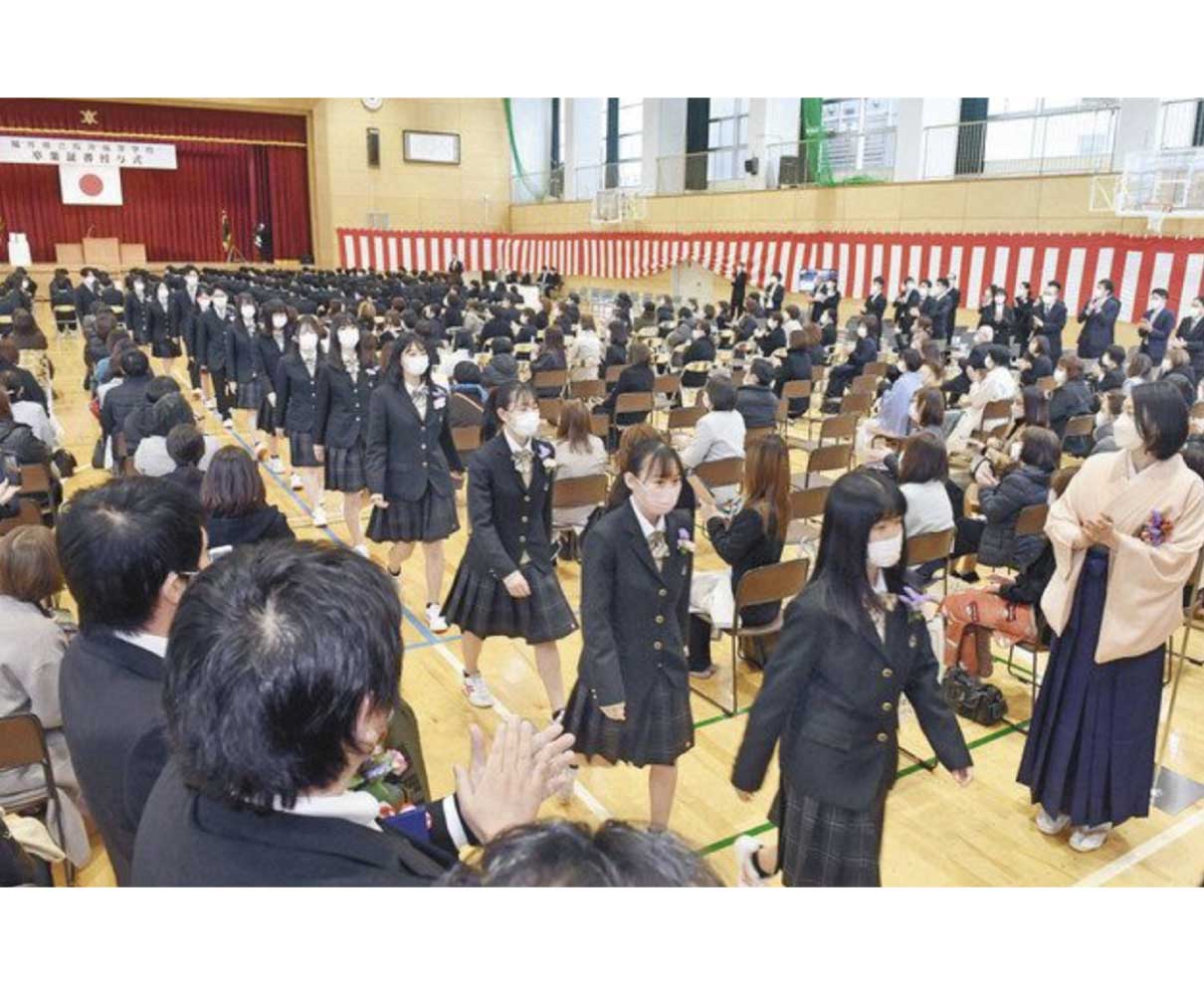 県内高校１２校で卒業式　坂井高で232人巣立つ