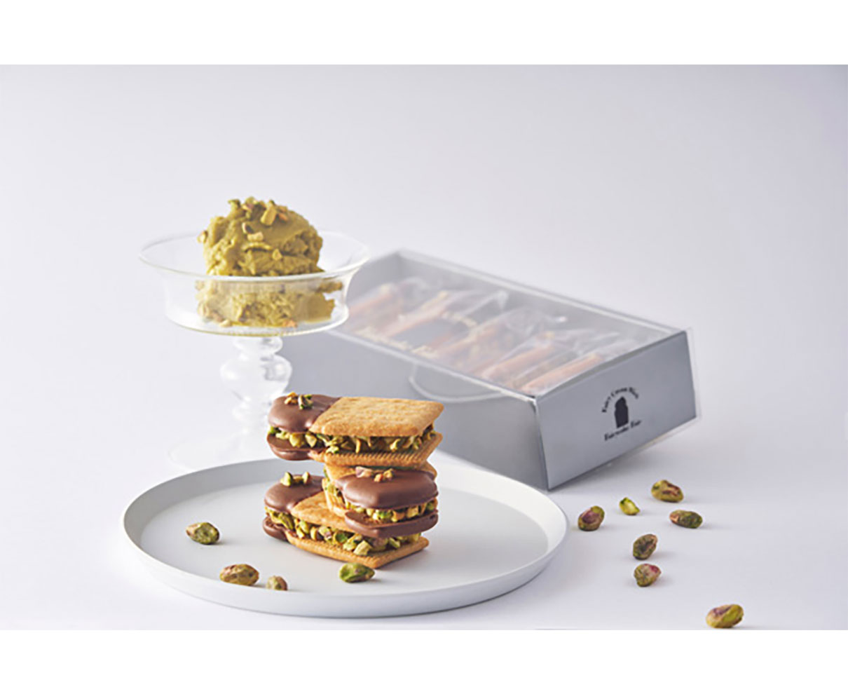 ひんやり味わう大人気の「ピスタチオ生バターサンド」が限定復活！贅沢クリームとザクザク食感が至高の美味しさ
