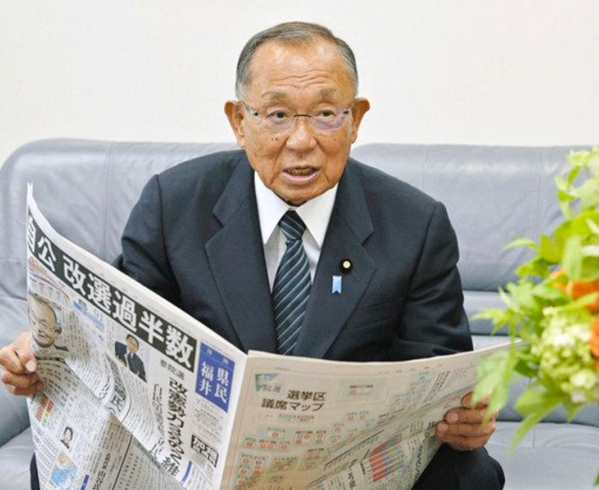拉致問題、改憲　遺志継ぐ　参院選６選　山崎氏に聞く