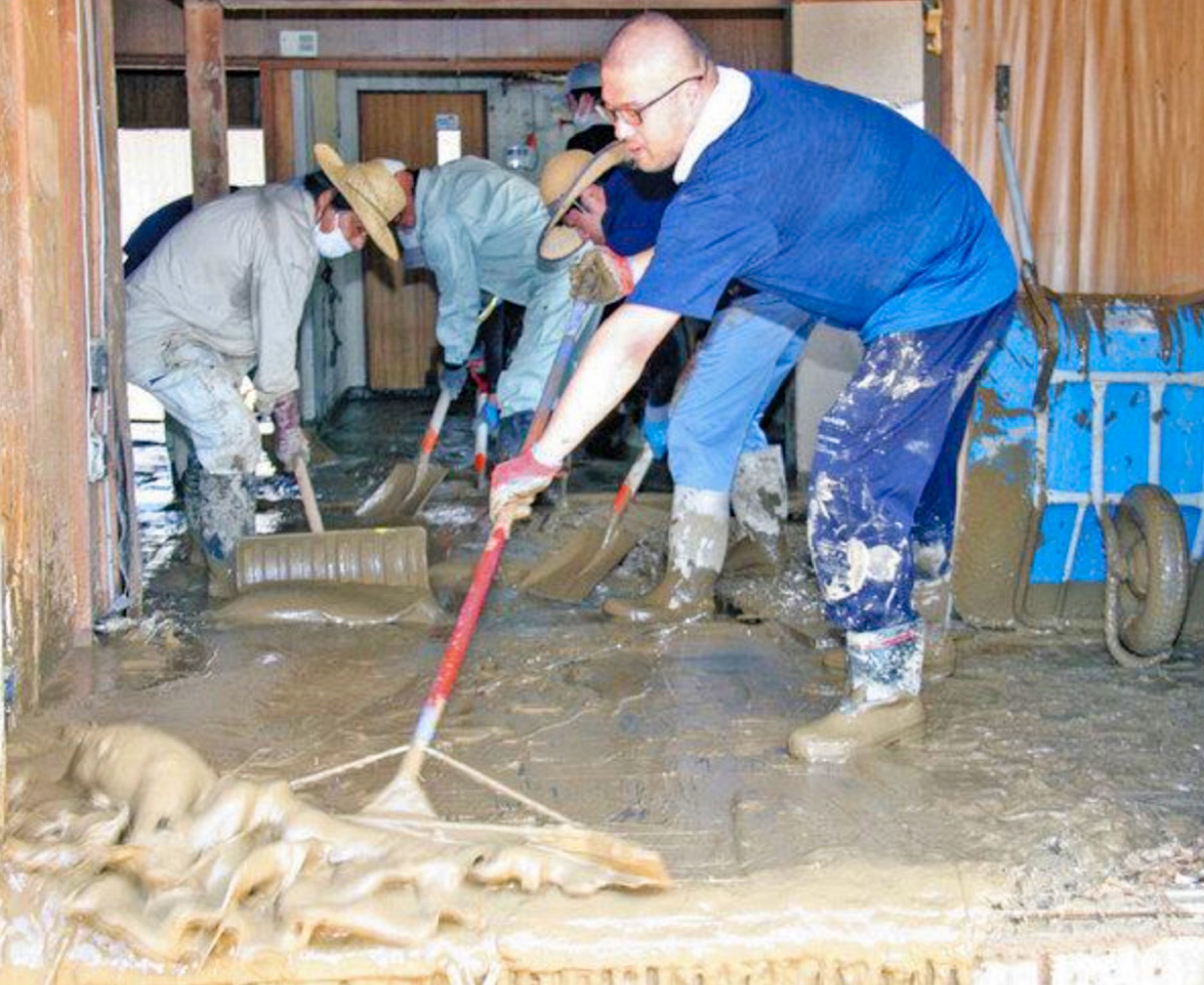 ボランティア続々500人　県のバス運行開始
