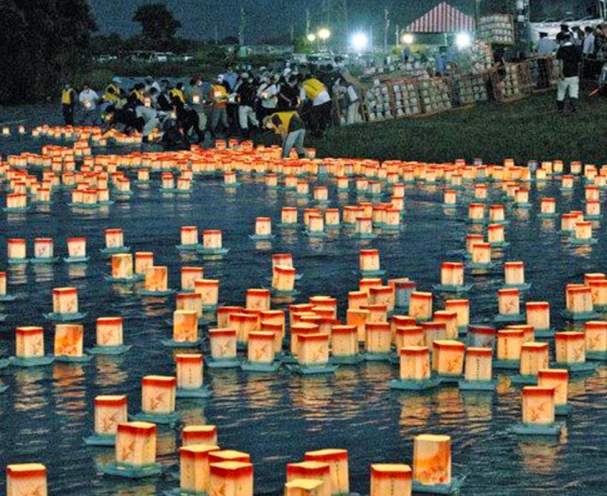 流れる灯籠、過ぎゆく夏　永平寺大燈籠ながし