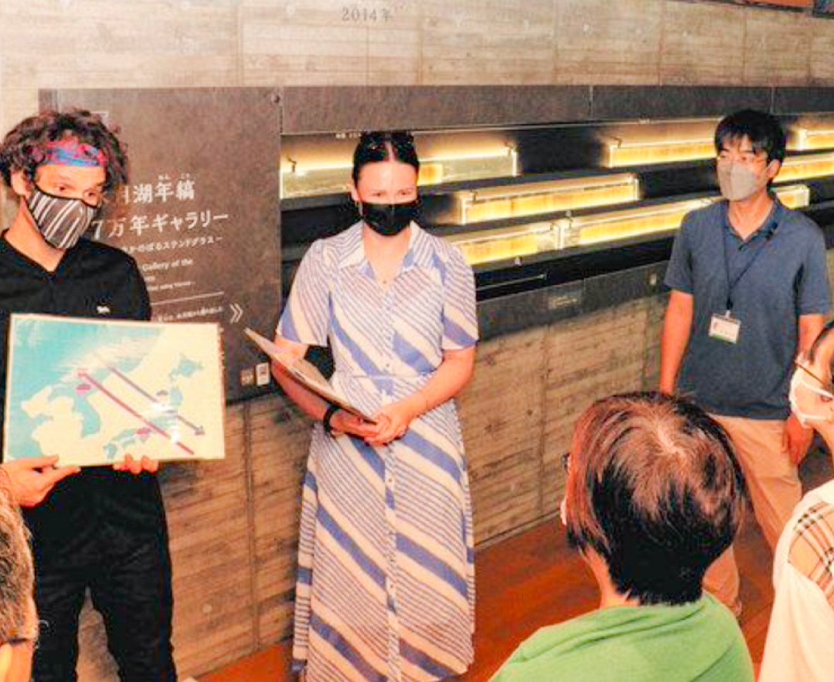 年縞研究の最前線を解説　英の大学講師ら２人　若狭の博物館でガイドツアー