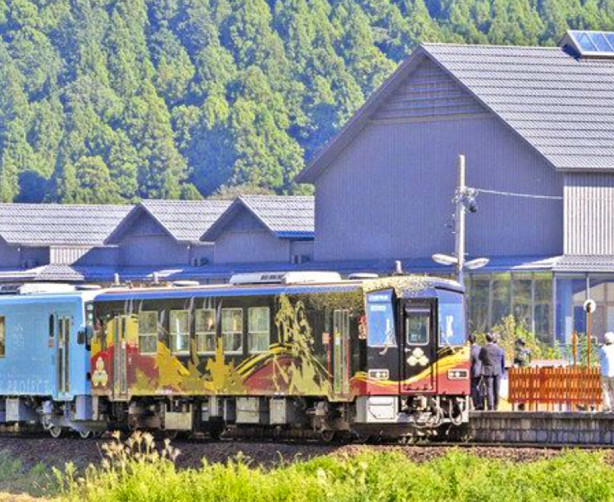 朝倉氏博物館に誘う「戦国列車」　JR越美北線で運行開始