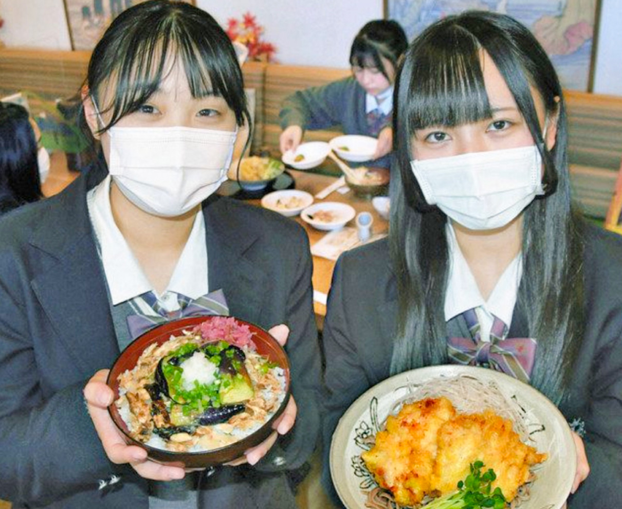 奥越明成高生考案の自信作　南条SAとコラボ料理
