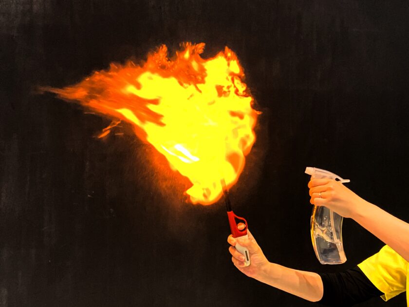 サイエンスショー「３・２・１ ファイヤー‼」