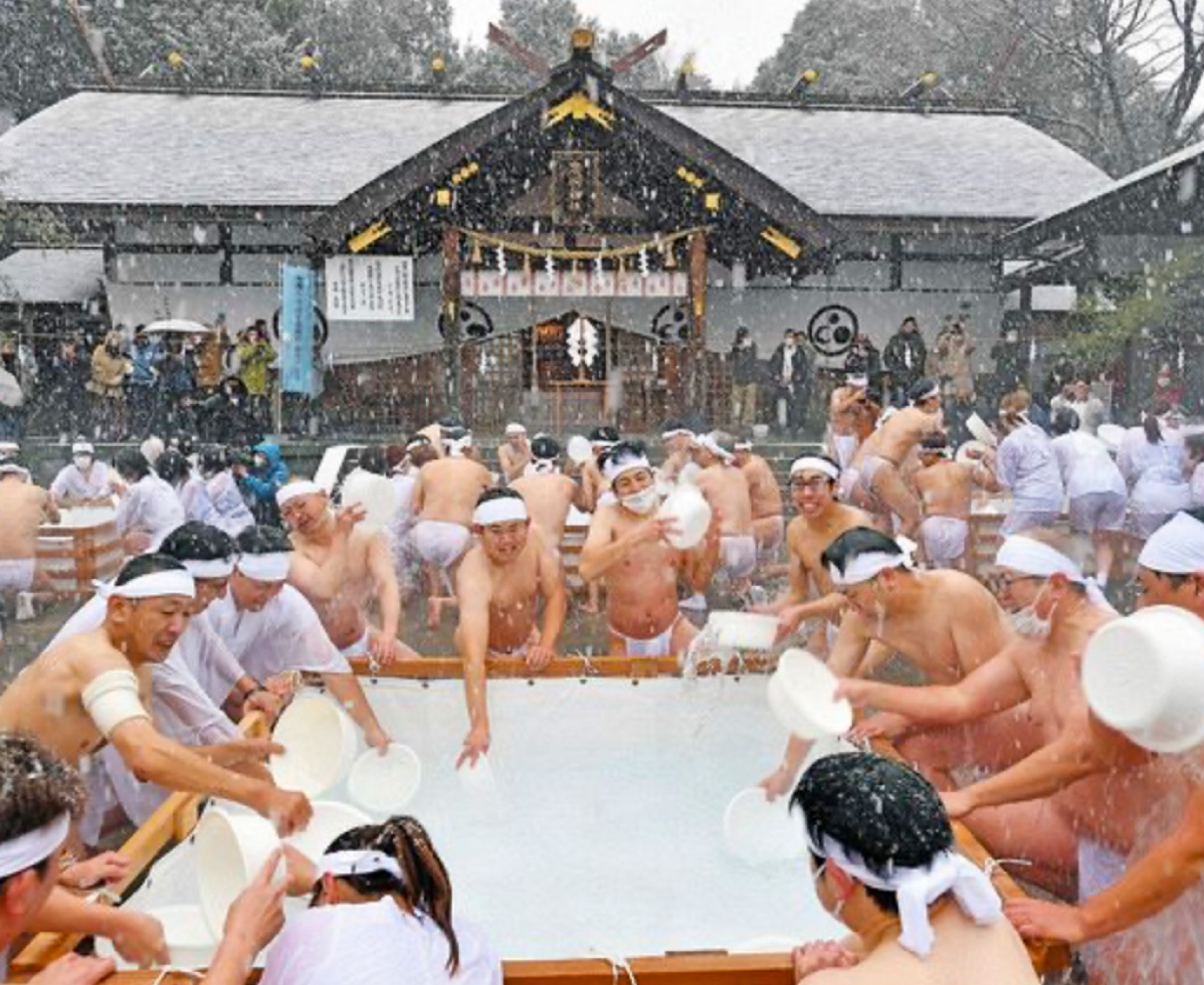 疫病退散を祈り寒中みそぎ　福井・足羽神社