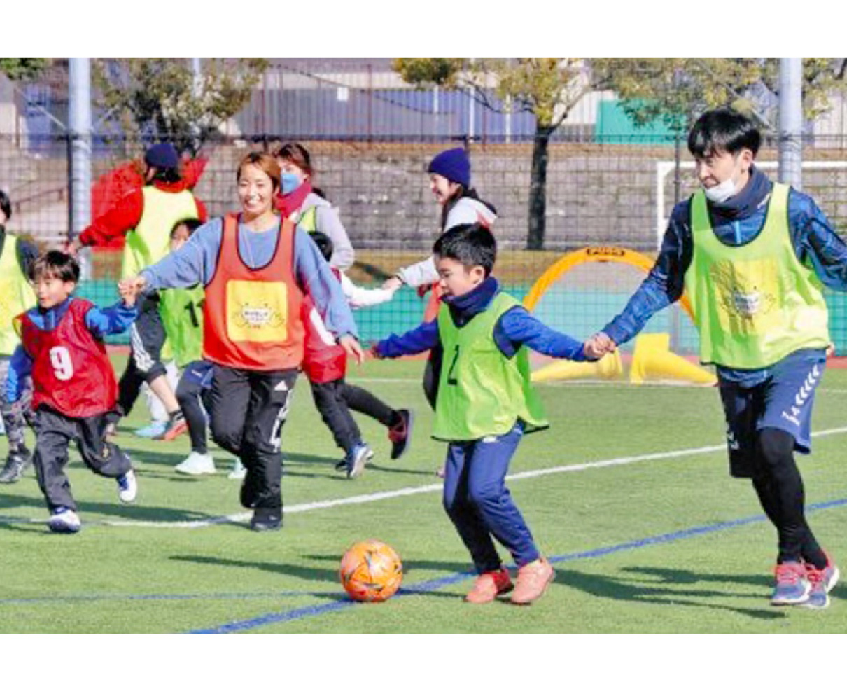 親子でつないだパスと手　福井ユナイテッド坂井でサッカー教室