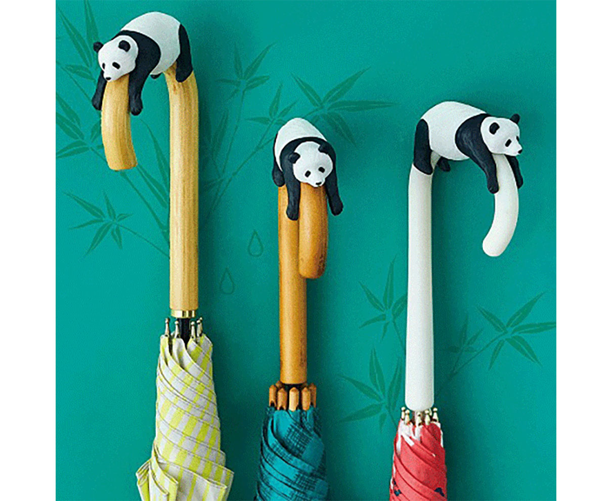 か、かわいすぎる…！「フェリシモ」の雑貨ブランドから登場した“脱力パンダ”が欲しい。傘の間違い防止にも◎