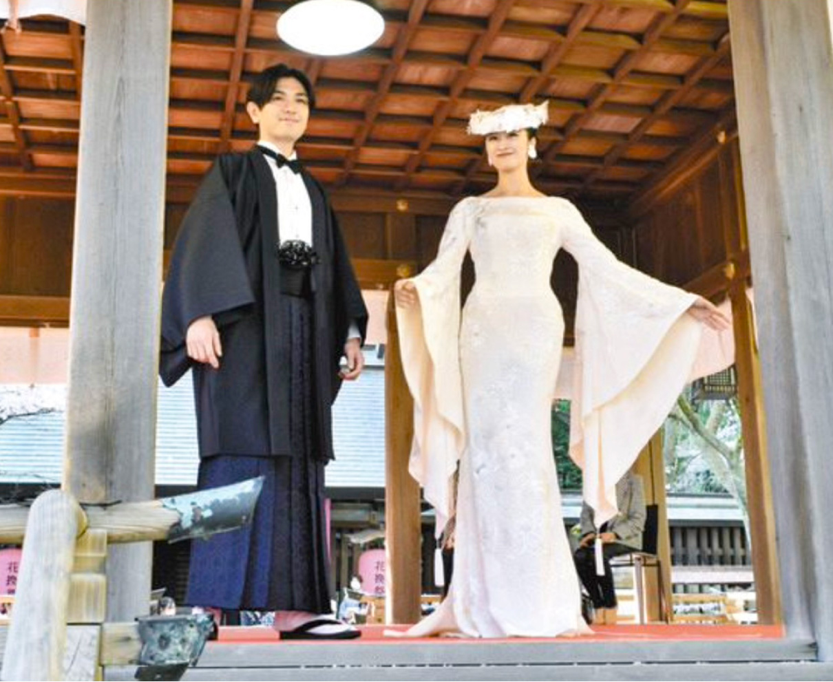 桂由美さんブライダルショー　敦賀「花換まつり」