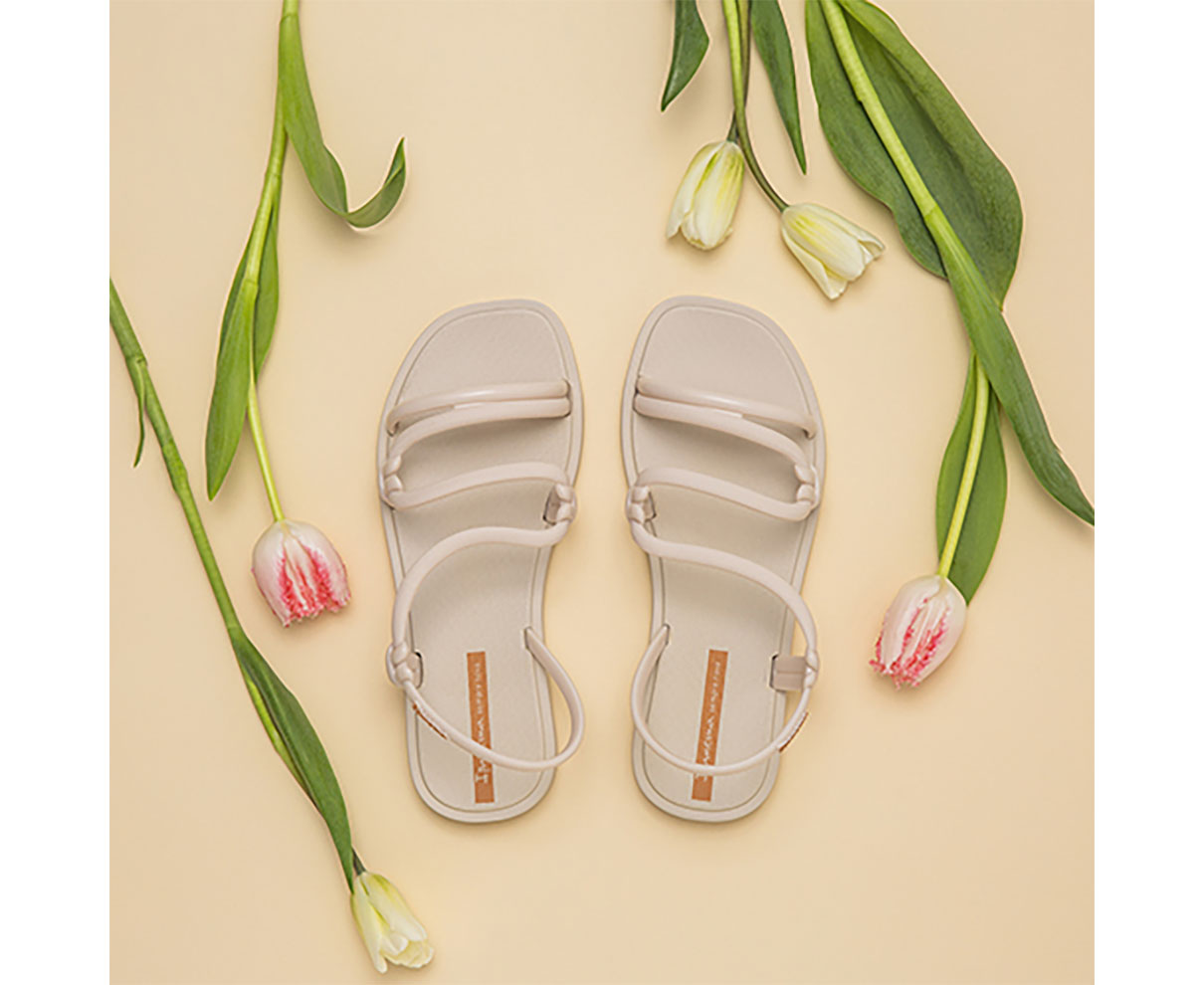 ひと足お先に夏っぽ気分をいただき！街でもバカンス先でも履けちゃう、イパネマの新作サンダルから目が離せない