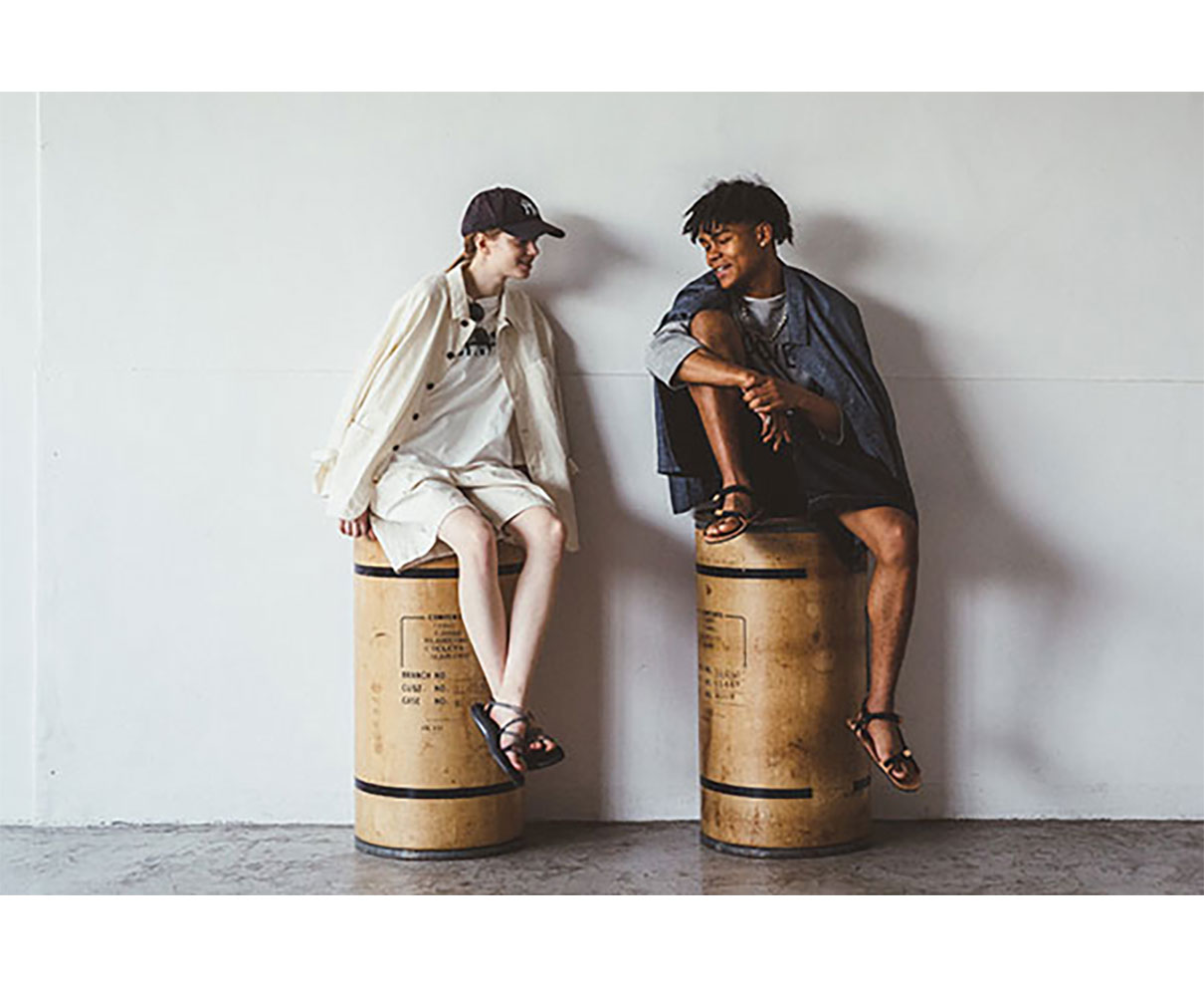 こんなにおしゃれで環境にもやさしいってスゴ…。抜け感のあるジャケット＆パンツで、ラフな着こなしを楽しんで