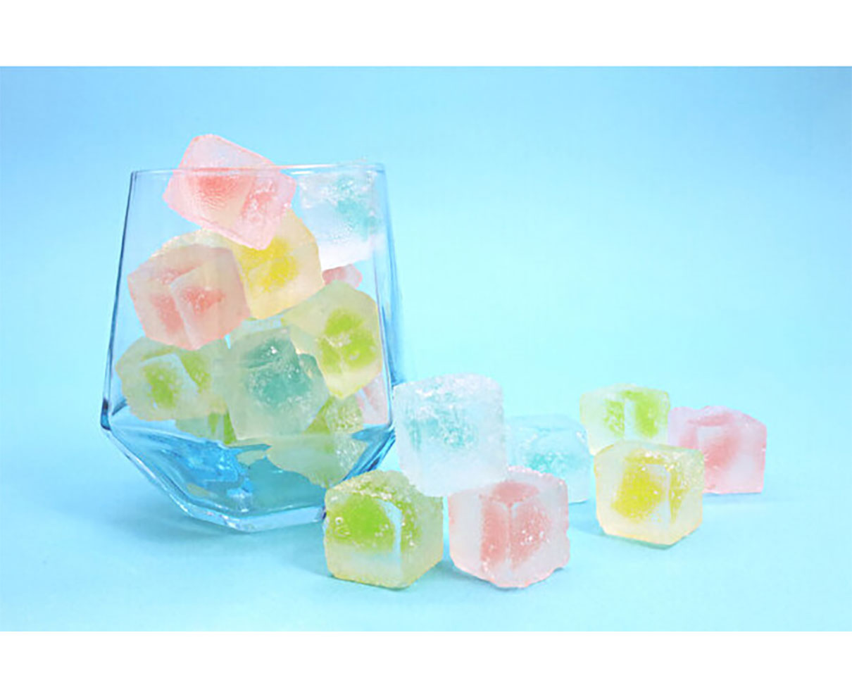 氷みたいな食感のグミは見た目もひ～んやり。パパブブレに暑さやジメジメを吹き飛ばすキャンディが勢ぞろい