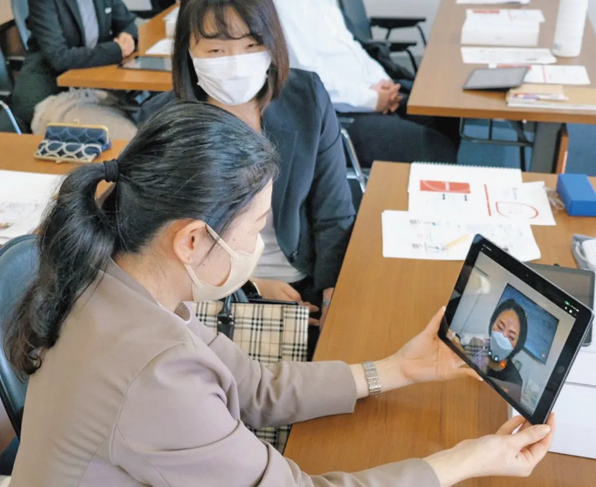 チャットで他施設と連携　ふくい観光案内所職員研修　翻訳システム対応も学ぶ