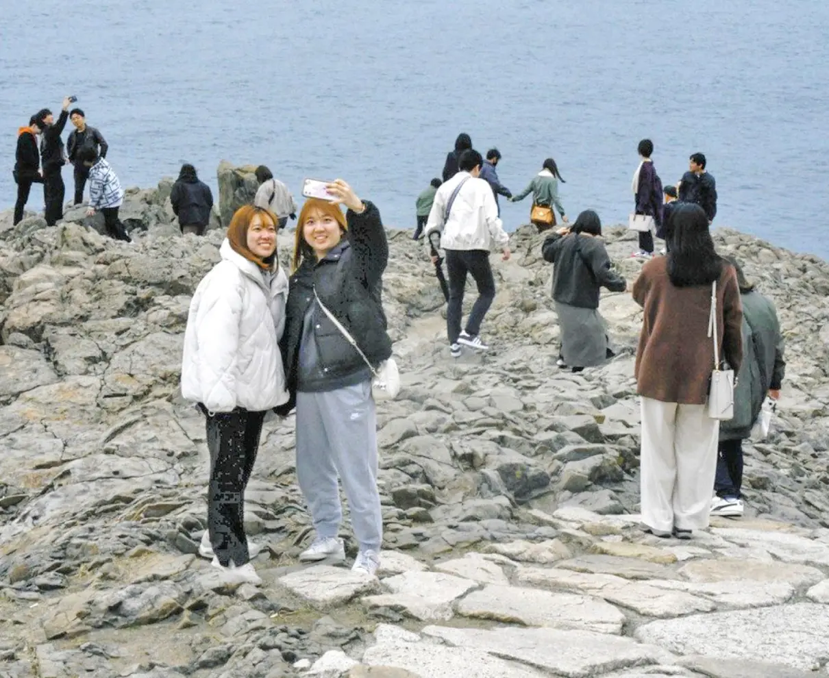 北陸新幹線利用者、観光地に　開業後初の日曜