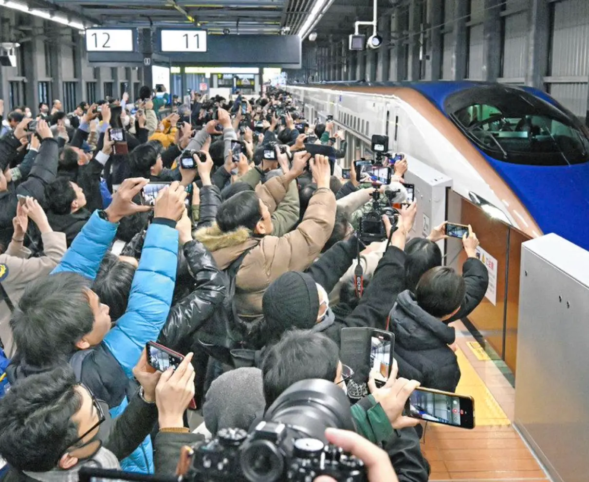 期待加速　輝く笑顔