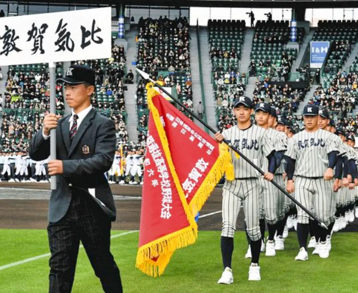 夢の甲子園球場、敦賀気比選手ら堂々行進　選抜開会式