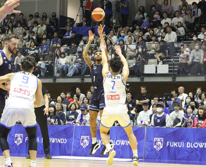 福井ブローウィンズ、湘南に96-79で勝利。プレーオフ初戦｜バスケットボールB3リーグ