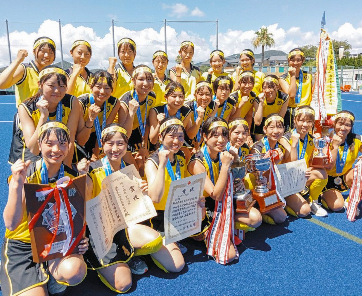 丹生女子ホッケーＶ３　啓新男子ソフトボール３位　全国高校総体