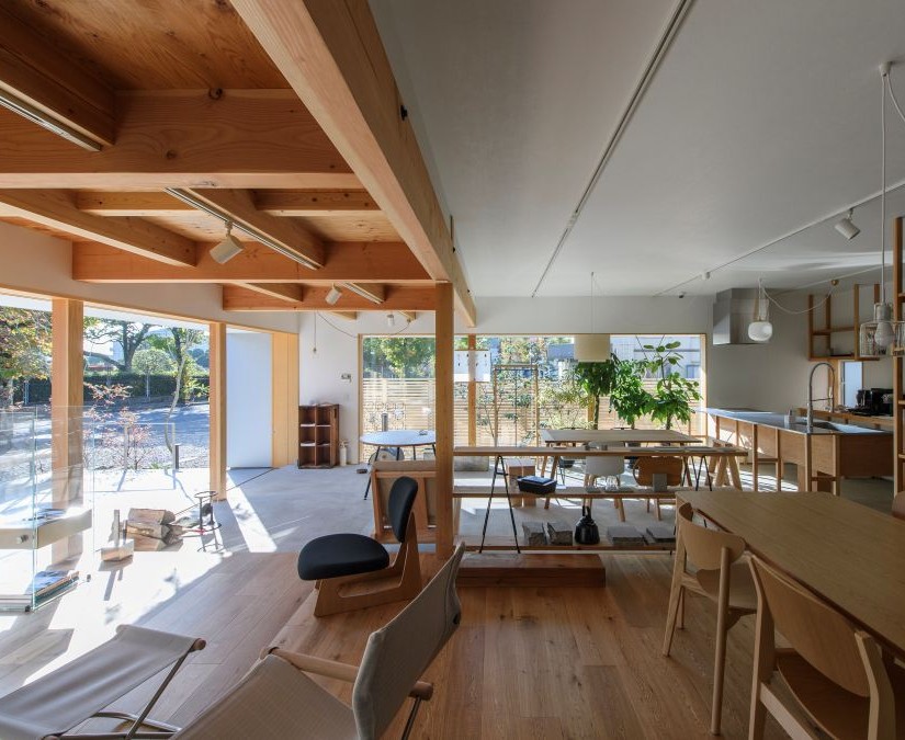 【11/1～30】建築家と名作椅子の関係性を紐解く。「建築家がつくった椅⼦、えらんだ椅⼦」展