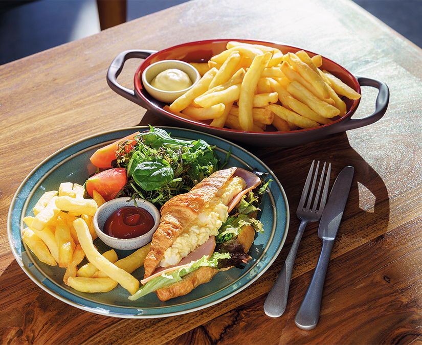 CAFE MOOI Veggies&Sweets｜美しいロケーションと新鮮野菜に癒されるカフェ。