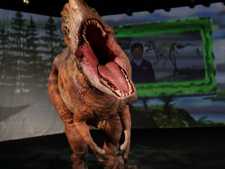 12/7まで】リアル恐竜体験ライブショー「DINO-A-LIVE 蘇った福井の恐竜