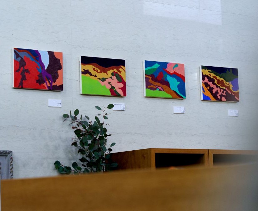 【11/30まで】町明日香個展 “Conversation with layers”。勝山の地質や地層を抽象画に。