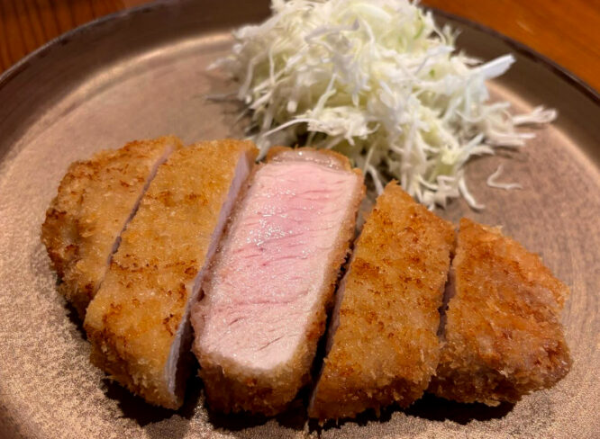 【4/8～】シェフが本気で向き合ったこだわりの期間限定「とんかつランチ」｜欧風食堂 サラマンジェフ