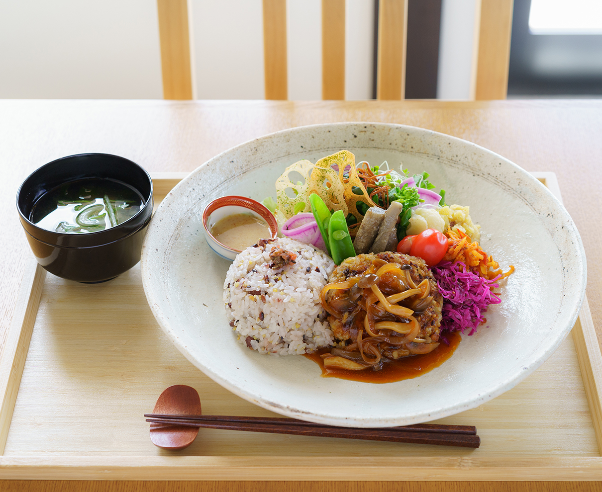 農家民宿&ベジカフェ U｜里山の野草と野菜を楽しむベジランチ 。体の内側から整う贅沢ごはん。